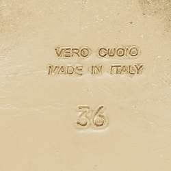 مملوكة مسبقًا شريحة مسطحة روبيرتو كافالي بشعار مطرز جلد فضي مقاس 36