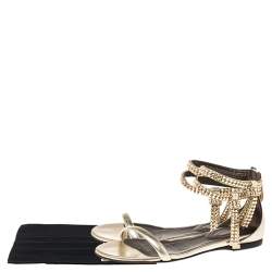 Pre Owned صندل فلات روبرتو كافالي مزخرف كريستال و سير كاحل جلد ذهبي مقاس 36