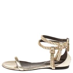 Pre Owned صندل فلات روبرتو كافالي مزخرف كريستال و سير كاحل جلد ذهبي مقاس 36