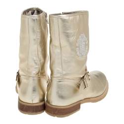 مملوكة مسبقًا حذاء بوت كاحل روبرتو كافالي مزين إبزيم مزخر ف شعار الماركة جلد ذهبي مقاس 38