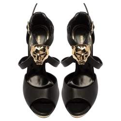 مملوكة مسبقًا صندل روبرتو كافالي  جلد أسود رأس أسد مزخرفة بحزام للكاحل مقاس 36.5