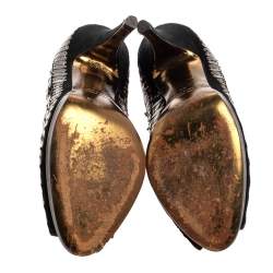 Pre Owned حذاء كعب عالي روبرتو كافالي مزخرف مقدمة مفتوحة زخرفة حرشفة جلد السمكة و سويدي ذهبي أسود مقاس 40