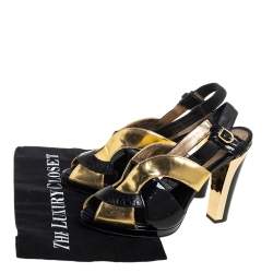 Pre Owned صندل روبرتو كافالي جلد وجلد لامع ذهبي/أسود سير كاحل مقاس 38