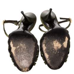 مملوكة مسبقًا صندل روبرتو كافالي ساتان أخضر زيتوني مزخرف ثعبان سير كاحل مقاس 39