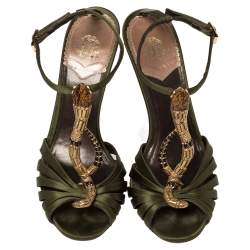مملوكة مسبقًا صندل روبرتو كافالي ساتان أخضر زيتوني مزخرف ثعبان سير كاحل مقاس 39