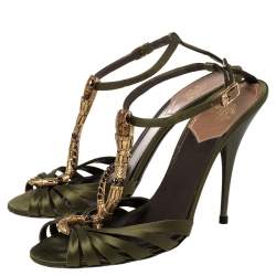 مملوكة مسبقًا صندل روبرتو كافالي ساتان أخضر زيتوني مزخرف ثعبان سير كاحل مقاس 39
