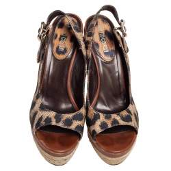 مملوكة مسبقًا صندل روبرتو كافالي إسبادريل جلد بني طباعة تايغر كعب روكي حزام للكاحل مقاس 38 