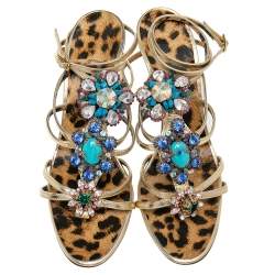 مملوكة مسبقًا صندل روبرتو كافالي سيور مزخرف جواهر جلد ذهبي ميتالك مقاس 39