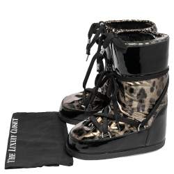 Pre Owned بوت روبرتو كافالي جلد أسود لامع وقماش نقشة الفهد مطبوع مقاس 38