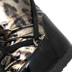 Pre Owned بوت روبرتو كافالي جلد أسود لامع وقماش نقشة الفهد مطبوع مقاس 38