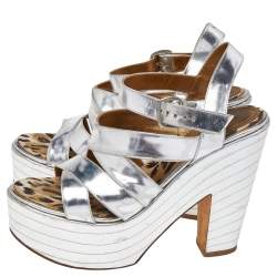 مملوكة مسبقًا صندل روبرتو كافالي جلد فضي نعل سميك بحزام للكاحل مقاس 39