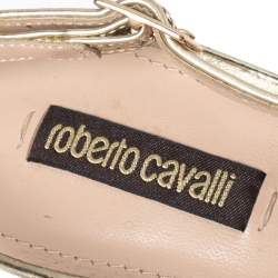 مملوكة مسبقًا صندل روبرتو كافالي جلد ذهبي مقدمة مفتوحة فتحة كعب مقاس 38.5