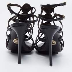 مملوكة مسبقًا صندل روبرتو كافالي جلد أسود قصات مفرغة مزخرف سير كاحل مقاس 39