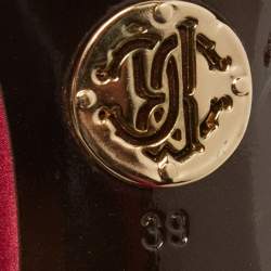 مملوكة مسبقًا Roberto Cavalli Burgundy Satin Snake T-Bar Ankle Strap Sandals Size 39