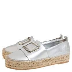 Pre Owned Roger Vivier Metallic Silver Bead and Sequin Embellished Espadrille Flats Size 39