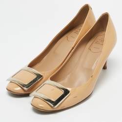 Roger Vivier Beige Patent Leather Metal Logo Round toe Pumps Size 37.5