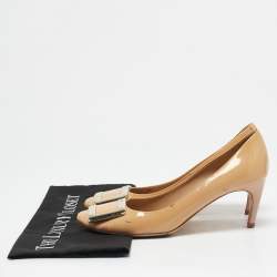 Roger Vivier Beige Patent Leather Metal Logo Round toe Pumps Size 37.5