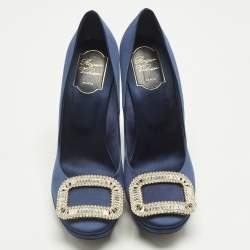مملوكة مسبقًا Roger Vivier Limelight Buckle Size 39.5 Navy Blue Satin Pumps