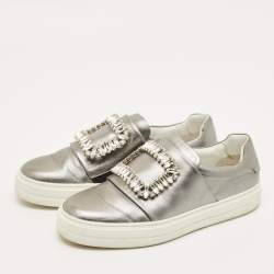 Pre Owned حذاء رياضي روجر فيفييه سنيكي فيف ساتان أسود وأزرق كحلي مزخرف سليب أون مقاس 35