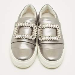 Pre Owned حذاء رياضي روجر فيفييه سنيكي فيف ساتان أسود وأزرق كحلي مزخرف سليب أون مقاس 35