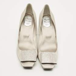 مملوكة مسبقًا حذاء كعب عالي روجر فيفييه ساتان رمادي مزين بالكريستال مقاس 40