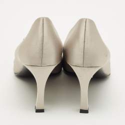 مملوكة مسبقًا حذاء كعب عالي روجر فيفييه ساتان رمادي مزين بالكريستال مقاس 40