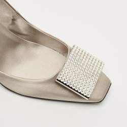 مملوكة مسبقًا حذاء كعب عالي روجر فيفييه ساتان رمادي مزين بالكريستال مقاس 40
