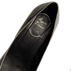 Pre Owned Roger Vivier 2 Tone Leather Buckle Square Toe U-Cut Heel Pump Size 38