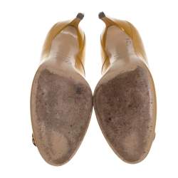 Pre Owned Roger Vivier Yellow Leather Buckle Embellished  Pumps Size 39