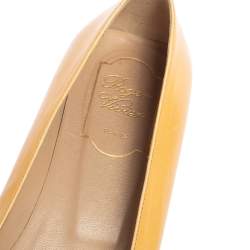 Pre Owned Roger Vivier Mustard Yellow Leather Buckle Pumps Size 39
