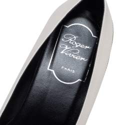 Pre Owned Roger Vivier Tri Color Leather Buckle Pumps Size 35.5