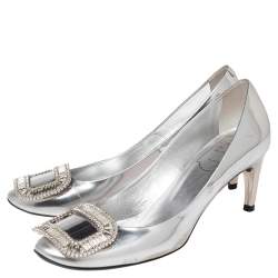 مملوكة مسبقًا Roger Vivier Silver Mirrored Leather Limelight Buckle Pumps Size 36