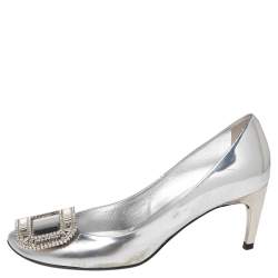 مملوكة مسبقًا Roger Vivier Silver Mirrored Leather Limelight Buckle Pumps Size 36