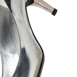 مملوكة مسبقًا Roger Vivier Silver Mirrored Leather Limelight Buckle Pumps Size 36