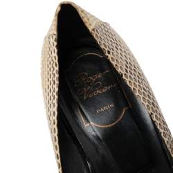 Pre Owned Roger Vivier  Beige/Brown Snakeskin Leather Embossed  Gommette Buckle Detail Pumps Size 41