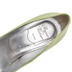 Pre Owned Roger Vivier Green Patent Leather Trompette Pumps Size 37.5