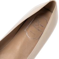 Pre Owned Roger Vivier Cream Patent Leather Belle Pumps Size 38