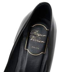 Pre Owned Roger Vivier Black Patent Leather Kitten Heel Pumps Size 37.5