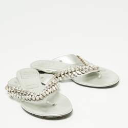 Pre Owned Roger Vivier Metallic Silver Leather Crystal Embellished Thong Flats Size 38.5
