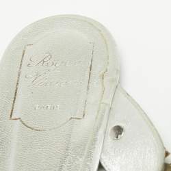 Pre Owned Roger Vivier Metallic Silver Leather Crystal Embellished Thong Flats Size 38.5