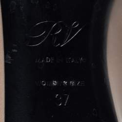 Pre Owned Roger Vivier Beige Leather Trompette Pumps Size 37