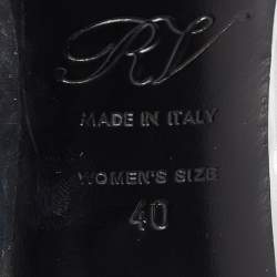 Pre Owned Roger Vivier Silver Leather Crystal Embellished Trompette Pumps Size 40