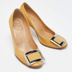 Roger Vivier Beige Patent Leather Metal Logo Round toe Pumps Size 35