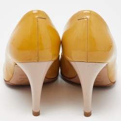 Roger Vivier Beige Patent Leather Metal Logo Round toe Pumps Size 35