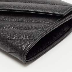 مملوكة مسبقًا Saint Laurent Black Matelassé Leather Cassandre Wallet