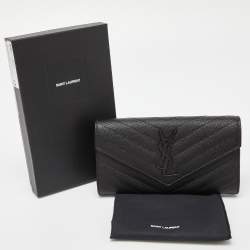مملوكة مسبقًا Saint Laurent Black Matelassé Leather Cassandre Continental Wallet