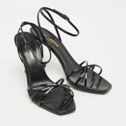 مملوكة مسبقًا صندل سان لوران باريس أوبن سير أبيوم بكعب ومشبك جلدي أسود مقاس 39.5