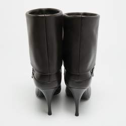 مملوكة مسبقًا حذاء بوت للكاحل سان لوران ريكي جلد بني داكن مقاس 39