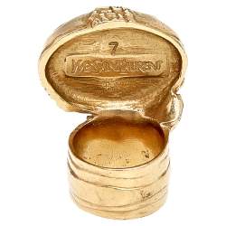 مملوكة مسبقًا خاتم سان لوران آرتي ذهبي بكابوشون زجاج أبيض مقاس 52