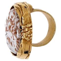 مملوكة مسبقًا خاتم سان لوران آرتي ذهبي بكابوشون زجاج أبيض مقاس 52